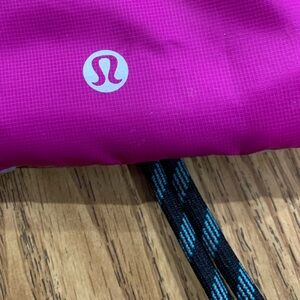 Lululemon Water Bottle Crossbody Bag Pink/Black 💦💦💦💦💦💦🏃‍♀️🏃‍♀️🏃‍♀️🏃‍♀️🏃‍♀️🏃‍♀️